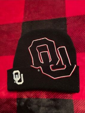 Team Apparel Black and Red OU Beanie Hat
